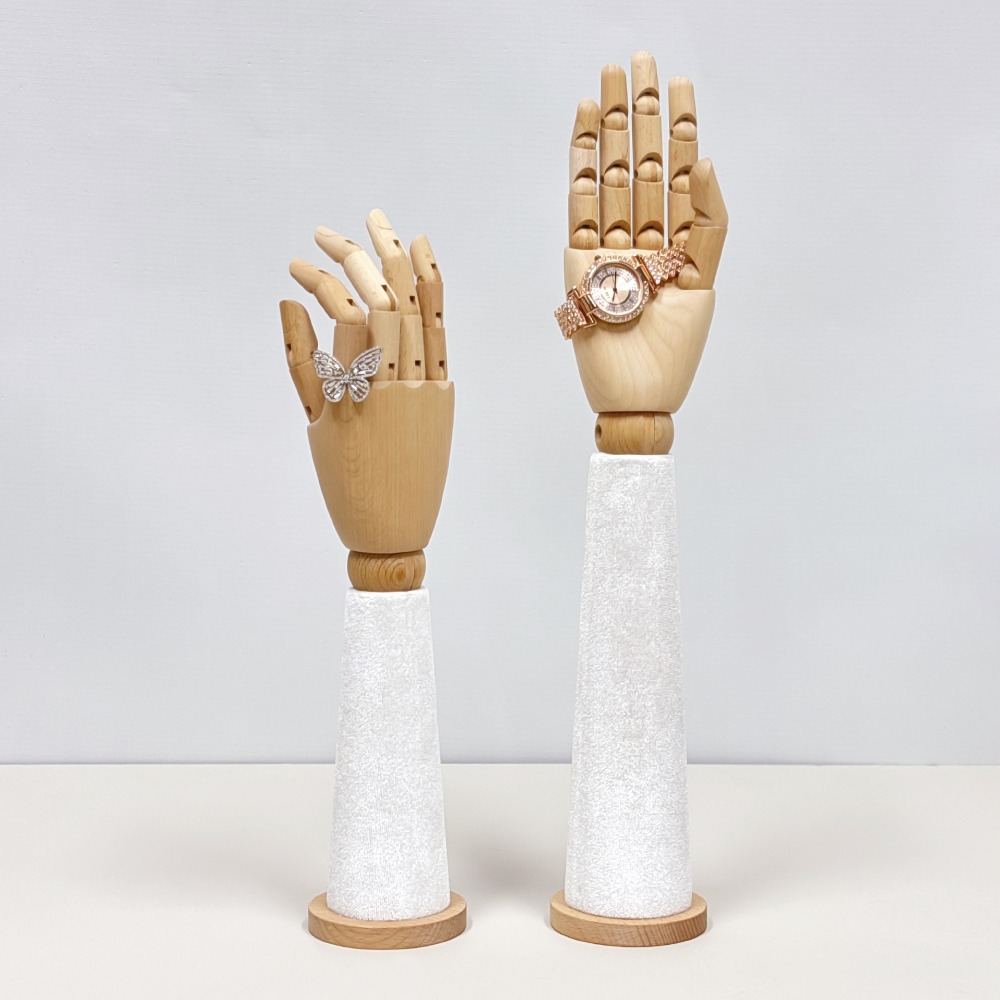 Body Jewelry Shop - Hölzerne Samt-Handschaufensterpuppe mit beweglichen Gelenken für