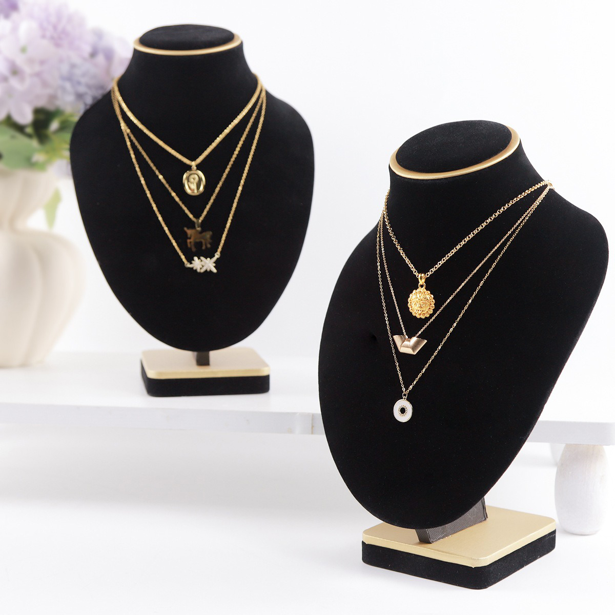 Körper-Schmuckbüste aus schwar – Body Jewelry Stores Bewertung und Preis