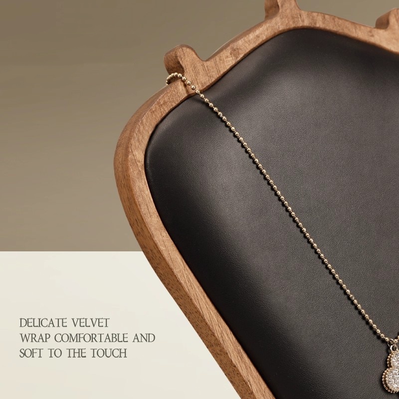 Holz-Halskettenständer mit wei – Body Jewelry Stores Bewertung und Preis